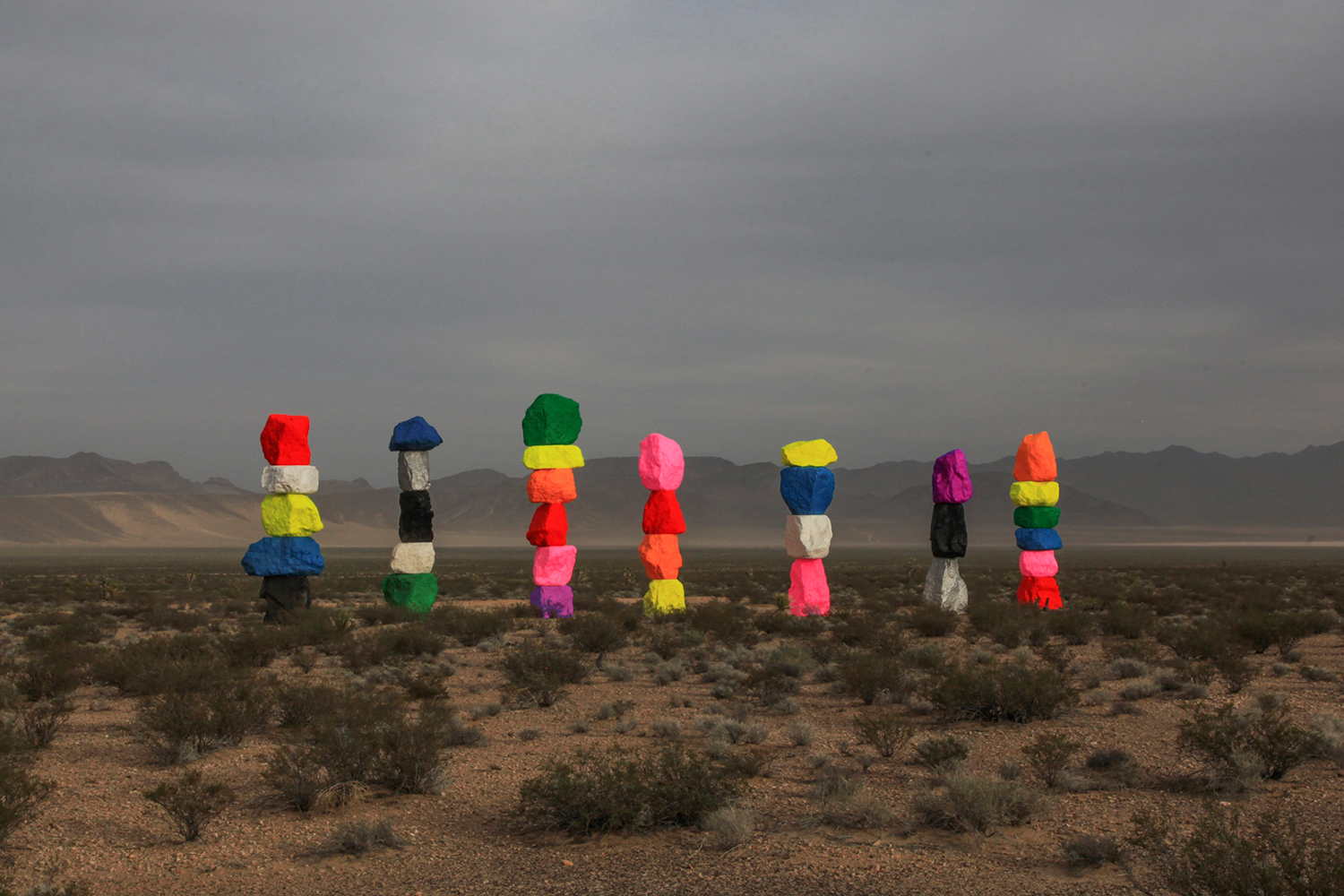 colorful-stacked-rocks-desert-03
