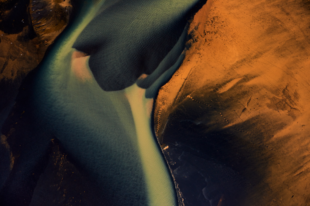 Brooke Holm convierte el paisaje en lienzo