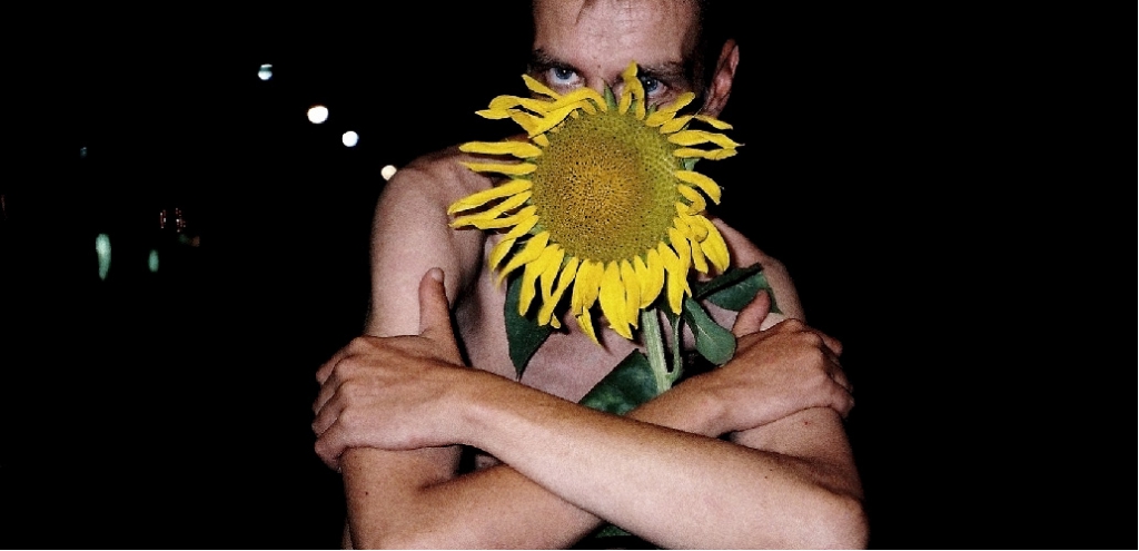 Conoce la vida nocturna de Sofía Ayarzagoitia en su primer fotolibro