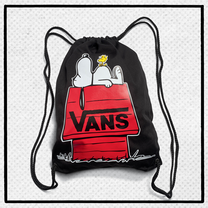 fa17_wap_peanuts_vn0a3alfblk_peanutsbenchednoveltybackpack_black_elevated