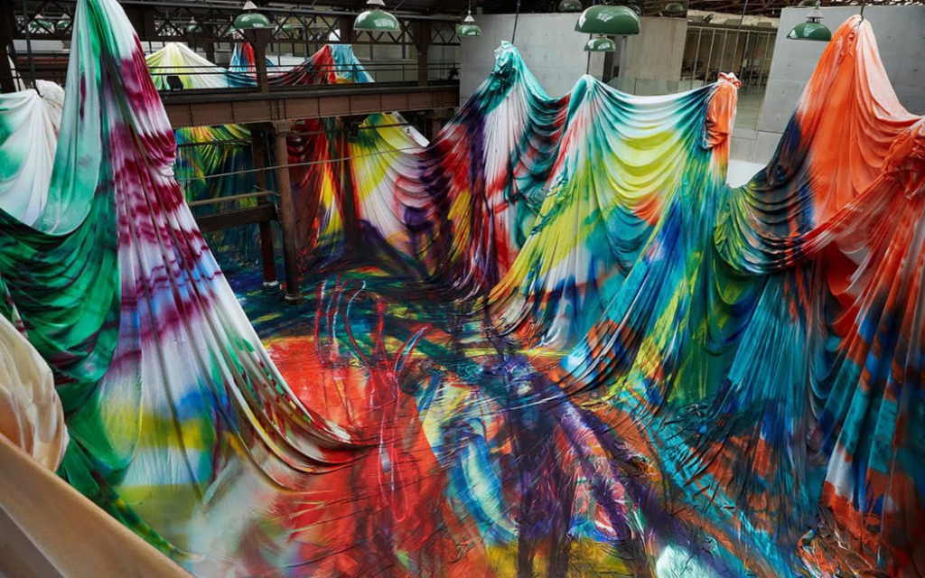 Katharina Grosse interviene el Carriageworks de Sidney