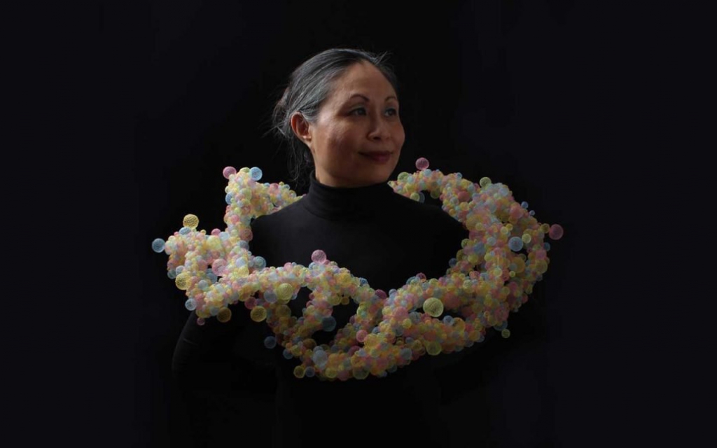 Nora Fok: joyas hechas con moléculas