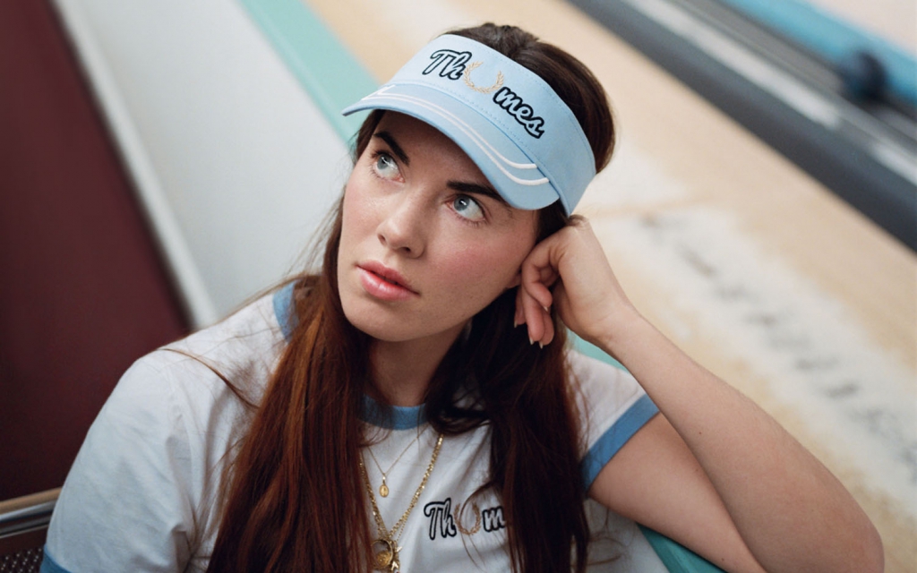 Thames (Blondey McCoy) se vuelve a liar con Fred Perry