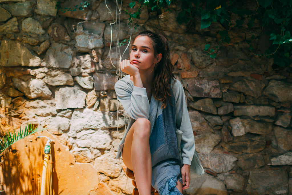 Beatriz Furest te traslada al desierto en Abbey Collection