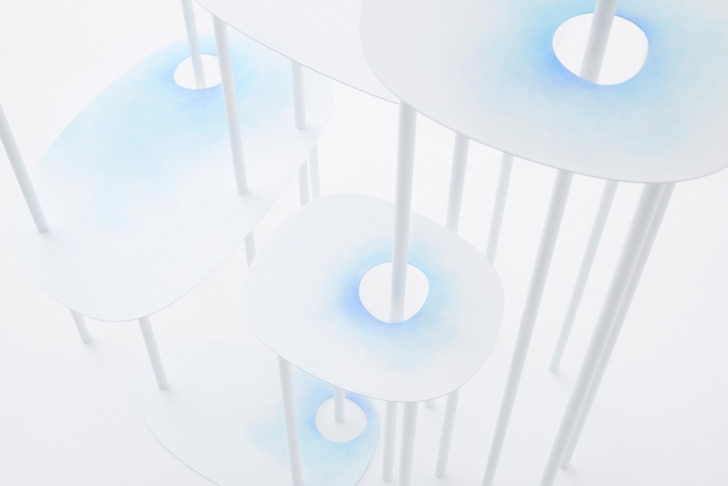 Nendo traslada la acuarela del papel a los muebles