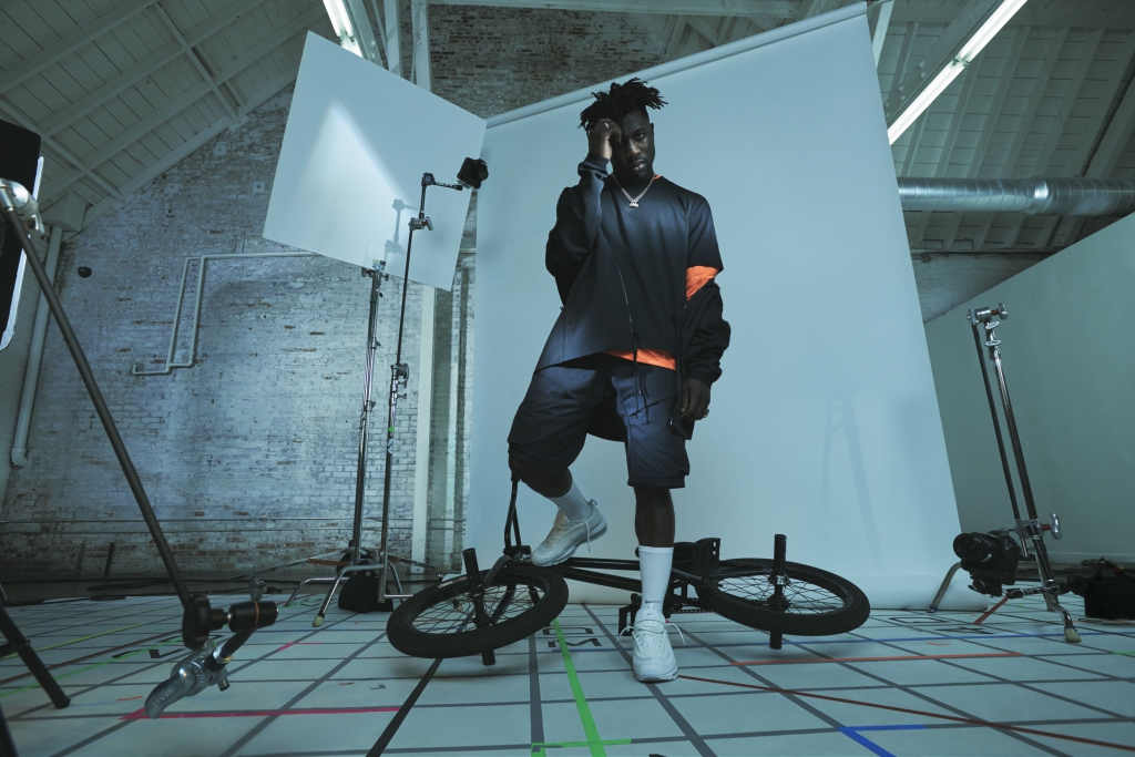 Nike sportswear presenta sus nuevas colecciones de Tech Pack y Sport Pack