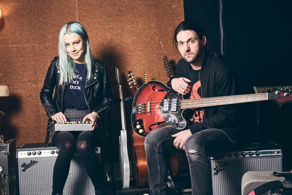 Conor Oberst con Phoebe Bridgers, Vampire Weekend, DAWN, Florence & The Machine… ¡este enero musical no deja de darnos joyas!