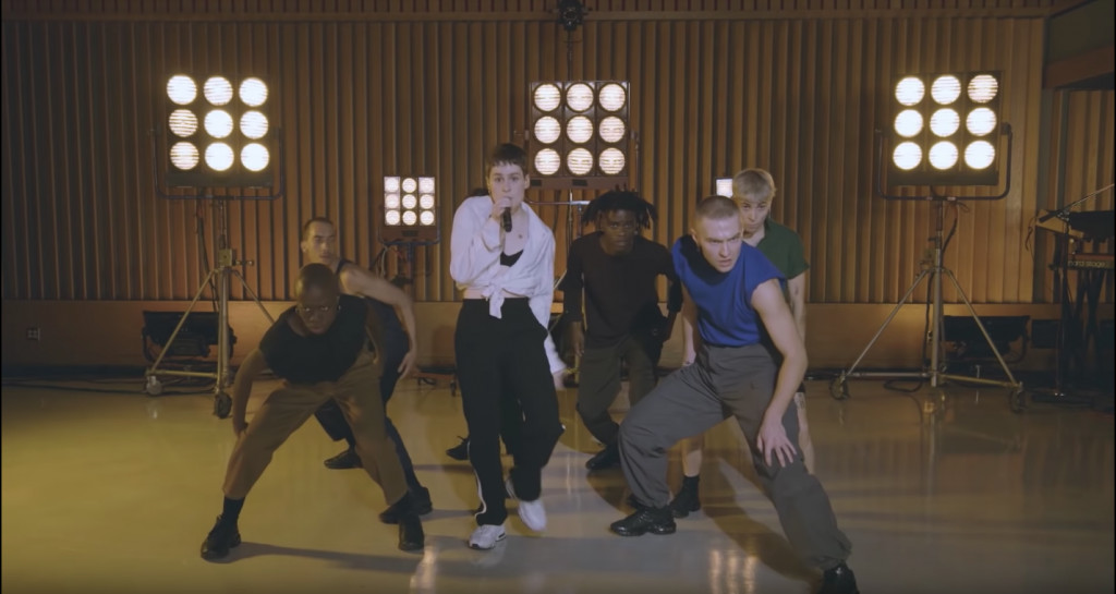 Estos vídeos de Christine and The Queens te enamorarán con su power sensual