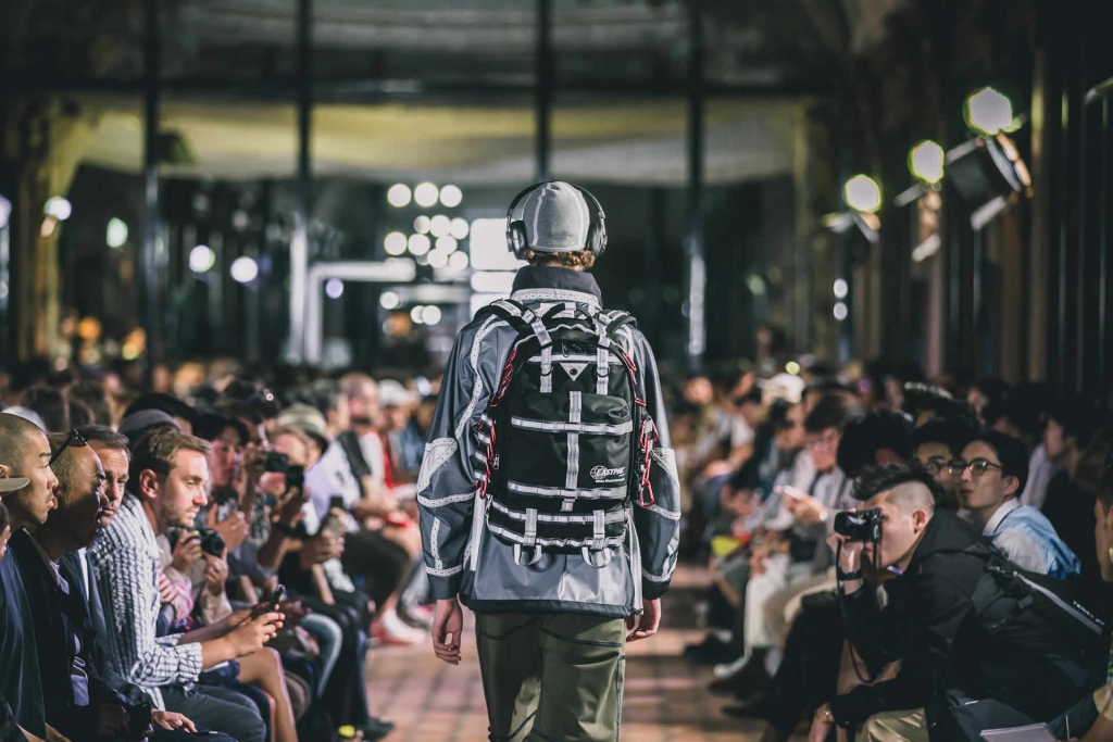 Funcionalidad y tecnología en la nueva colección de White Mountaineering x Eastpak