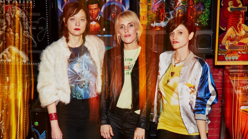 Ex Hex se pasan al glam rock más riot con ‘It’s Real’