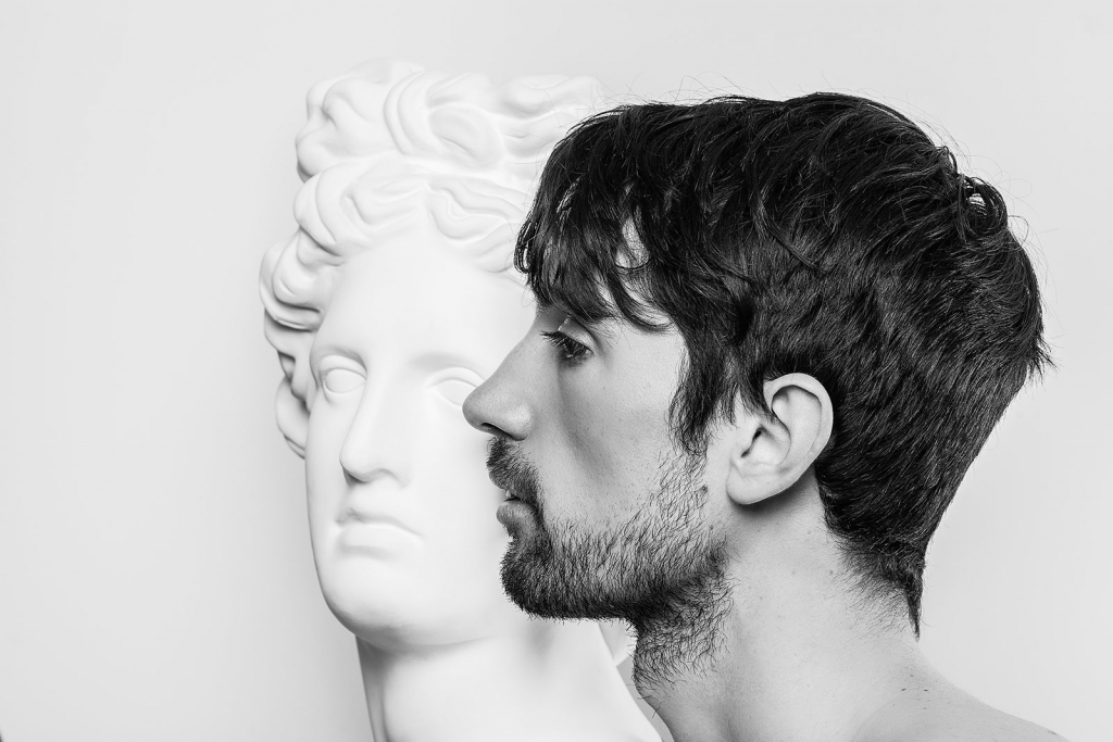 Las performance al desnudo de El novio de Venus