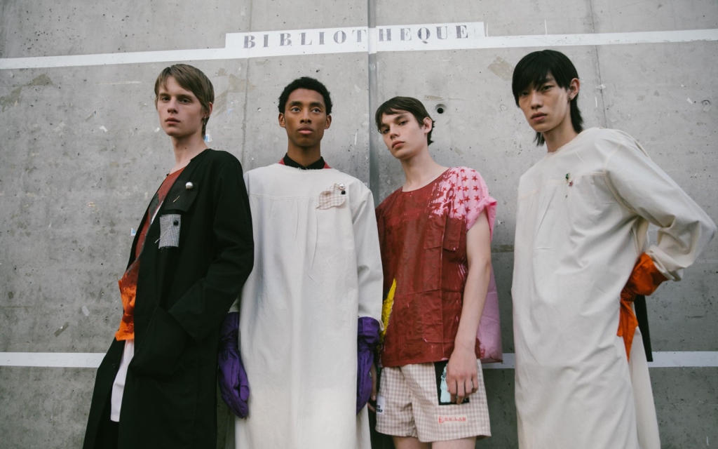 Raf Simons vuelve a sus orígenes con su colección SS20