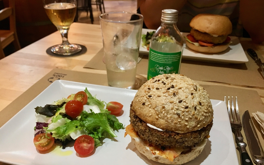 Melocotón Vegan Burger: el nuevo templo de la hamburguesa vegana en Barcelona