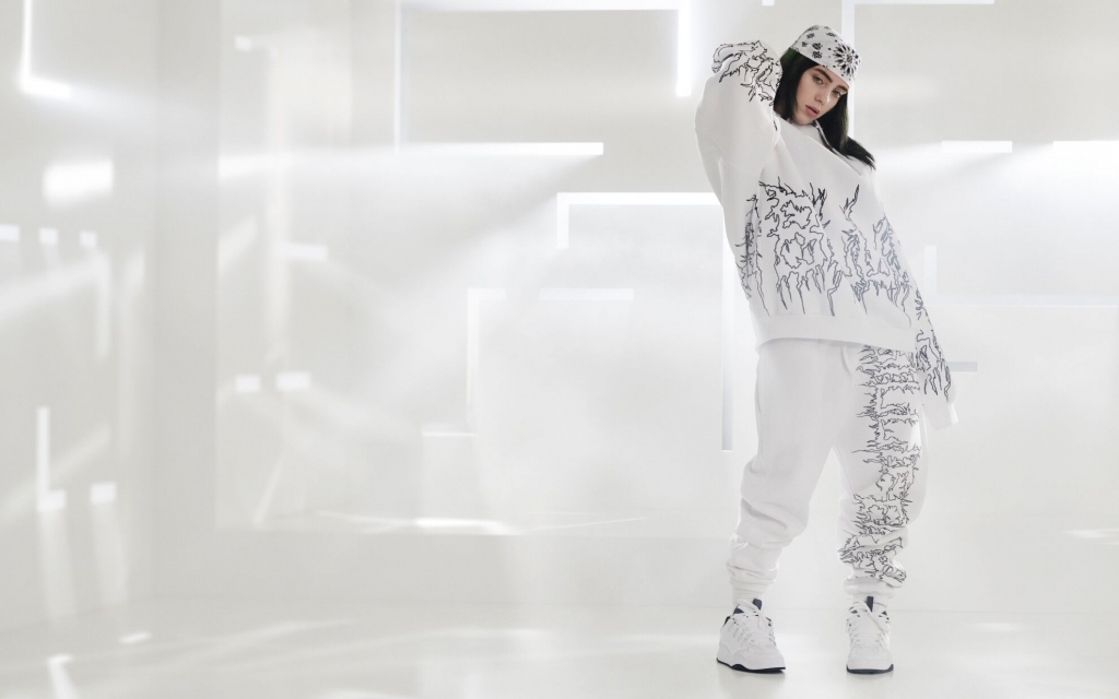 Billie Eilish se pasa al mundo de la moda de la mano de Bershka