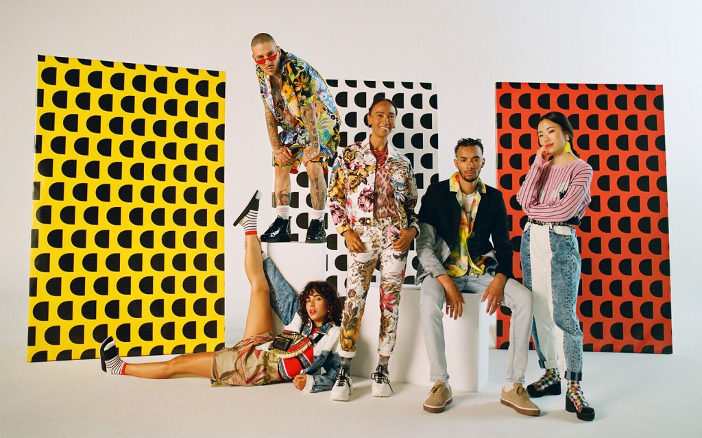 Desigual sigue dándole la vuelta a su imagen en su última campaña
