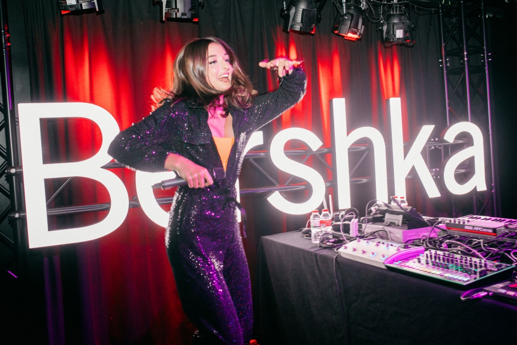 La nueva colección de Bershka ‘The Stars Came Out’ nos lleva de vuelta a los 80