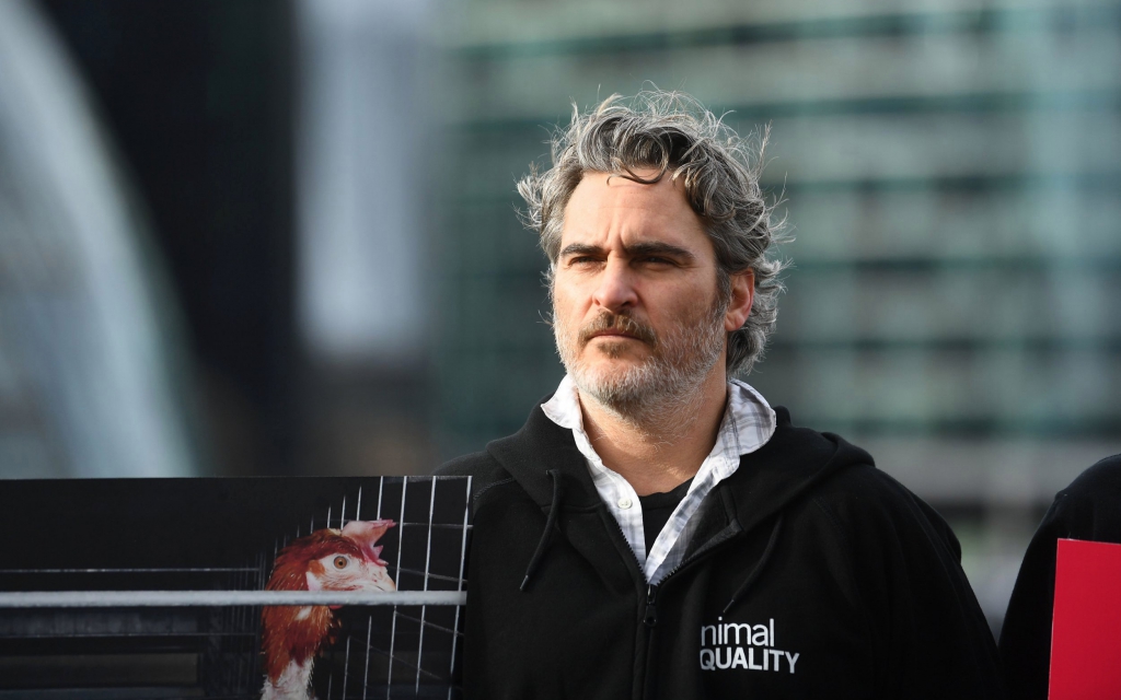 Joaquin Phoenix denuncia el racismo de los premios BAFTA tras recoger el galardón a Mejor Actor