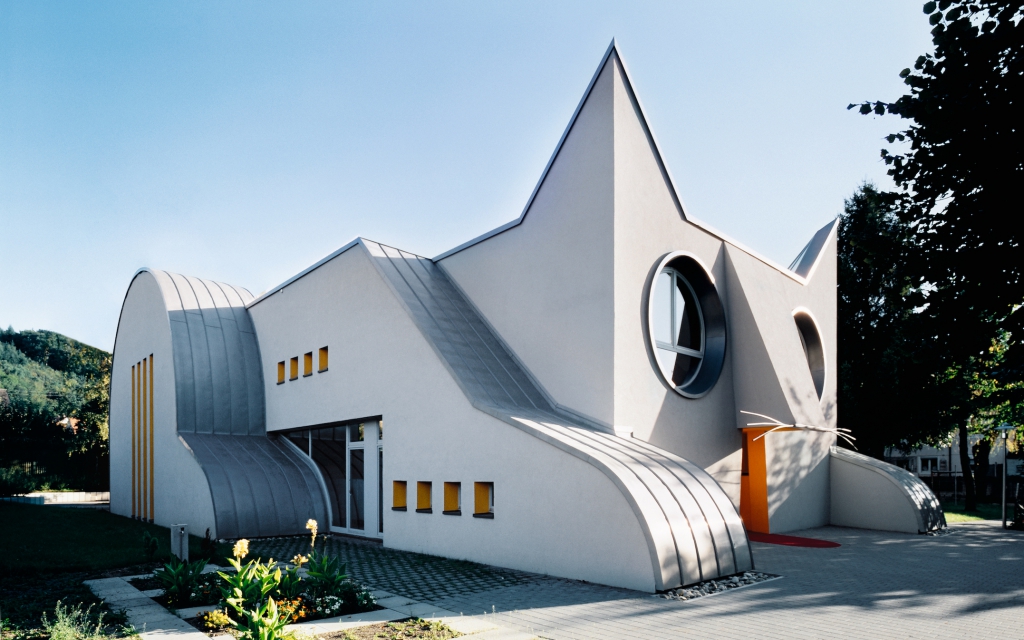 ‘Postmodern Architecture: Less is a bore’, así es la gloriosa variedad de la arquitectura posmoderna
