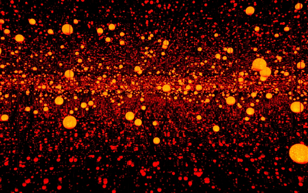 Visita ‘Infinity Mirrored Room’ de Yayoi Kusama desde el sofá