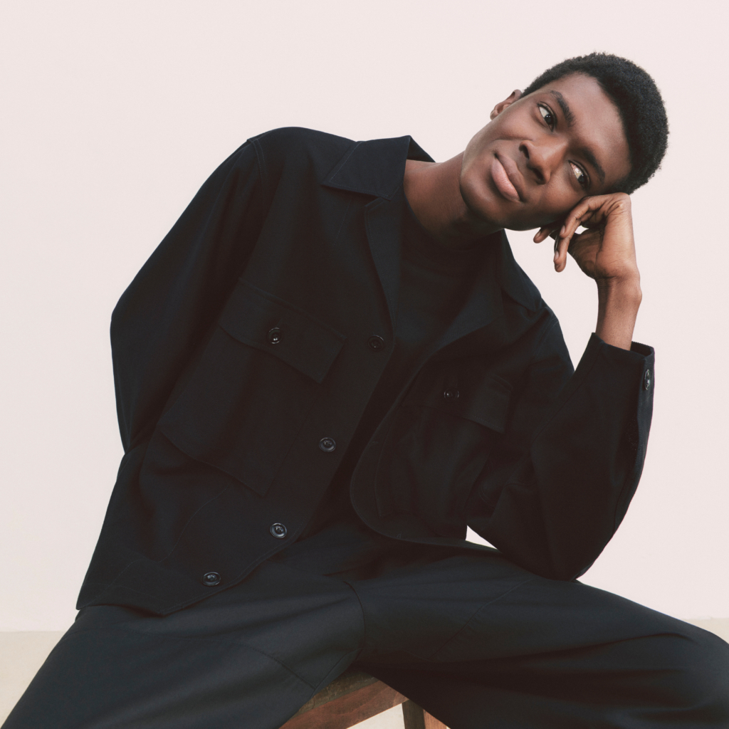 Ligera y en tonos tierra, así es la nueva colección de primavera de Uniqlo U