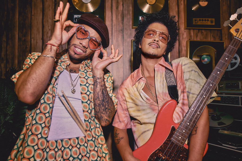 #NewMusicFriday: así suena lo nuevo de Bruno Mars y Anderson .Paak, Fedele, Kings of Leon…