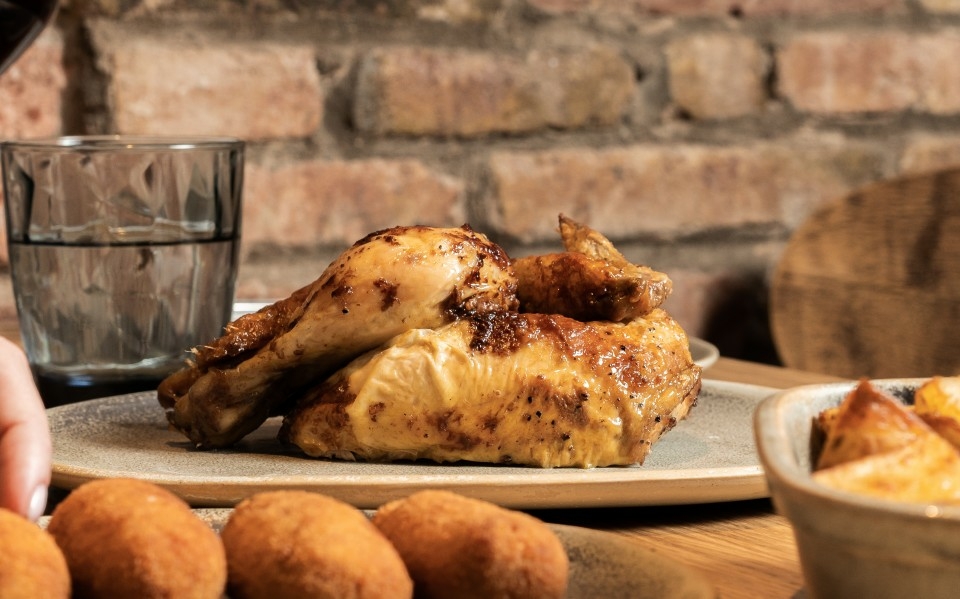 Rooster & Bubbles, pollo a l’ast y cava en copas pompadour