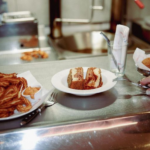 Sra. Dolores, el edén del vino natural y la fritura ligera