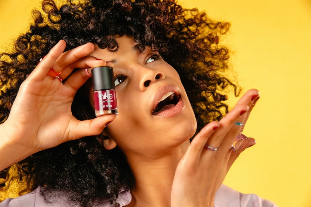 Tendencias en manicura invierno 2024: Colores intensos y brillantes con Nikecosmetics