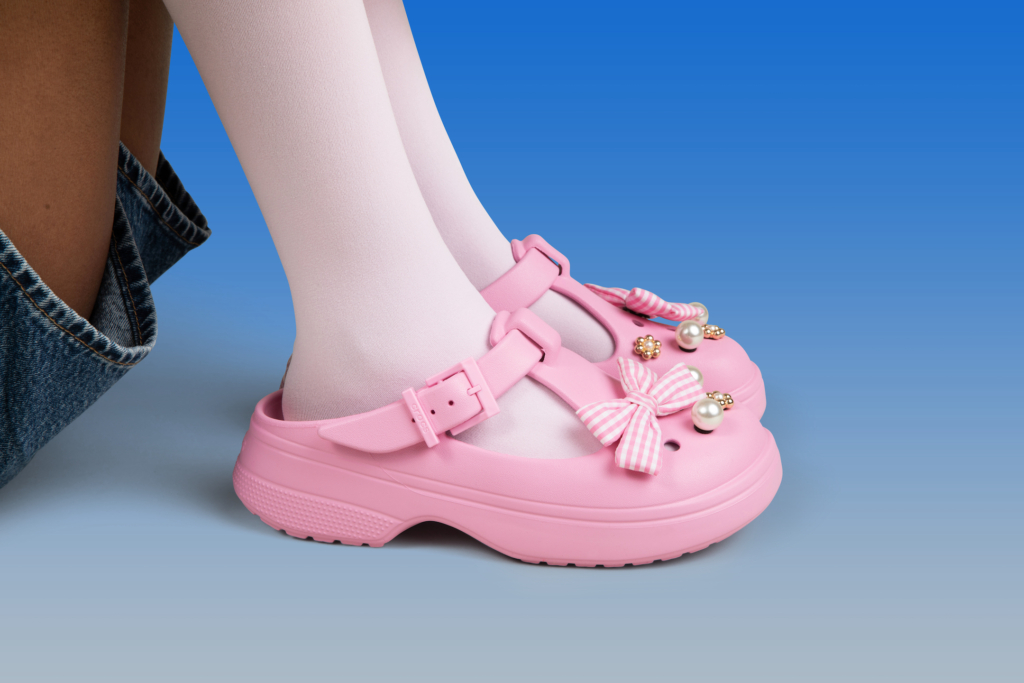 Crocs reinventa su clásico Mary Jane y se postula como el calzado del verano