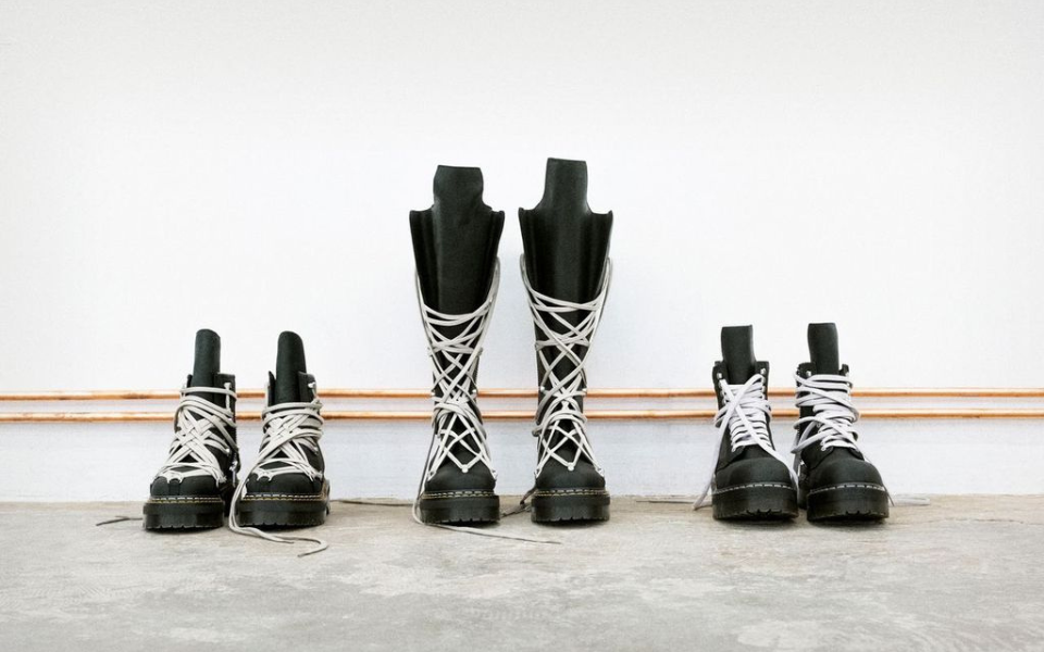 Dr. Martens y Rick Owens erigen un monumento en forma de botas