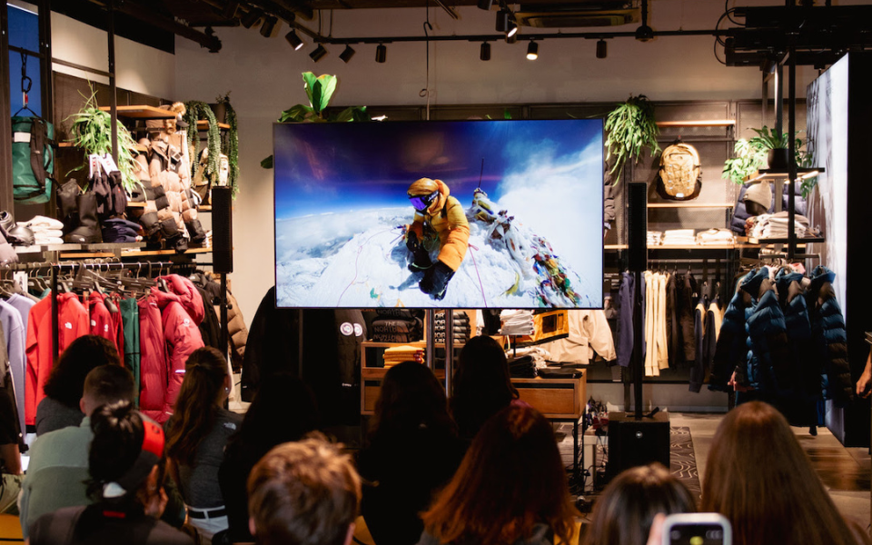 La cumbre se muda al centro: The North Face monta su propio basecamp en Madrid