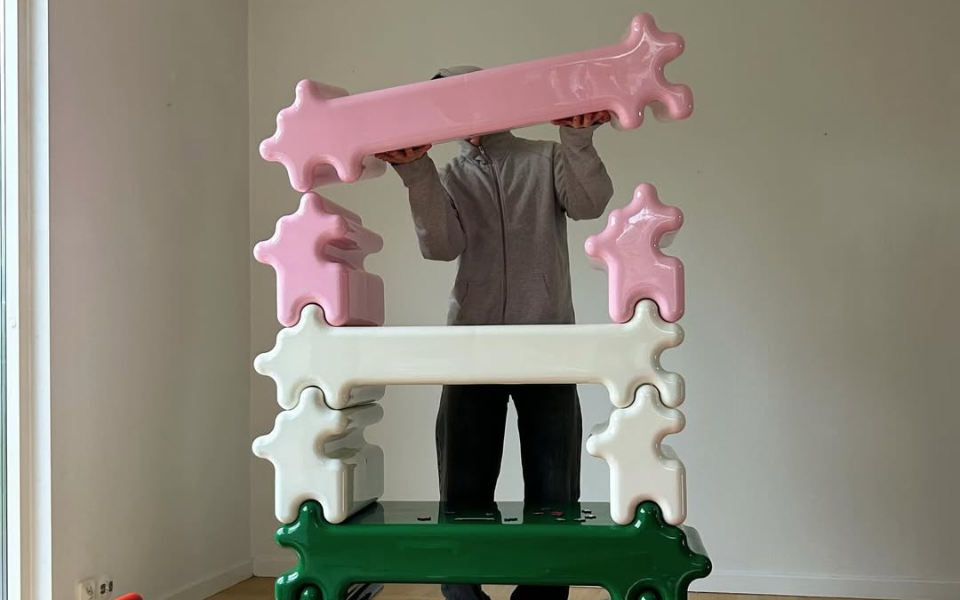 Gustaf Westman lo vuelve a hacer: así es la estantería-puzzle que está conquistando Internet