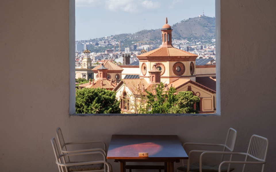 La Greca: Montjuïc recupera el espíritu de merendero con una cocina cálida y honesta