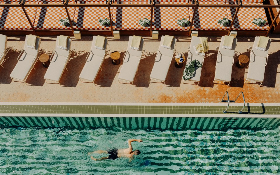 Barcelona Pool House: la mansión para rendirse al descanso hedonista