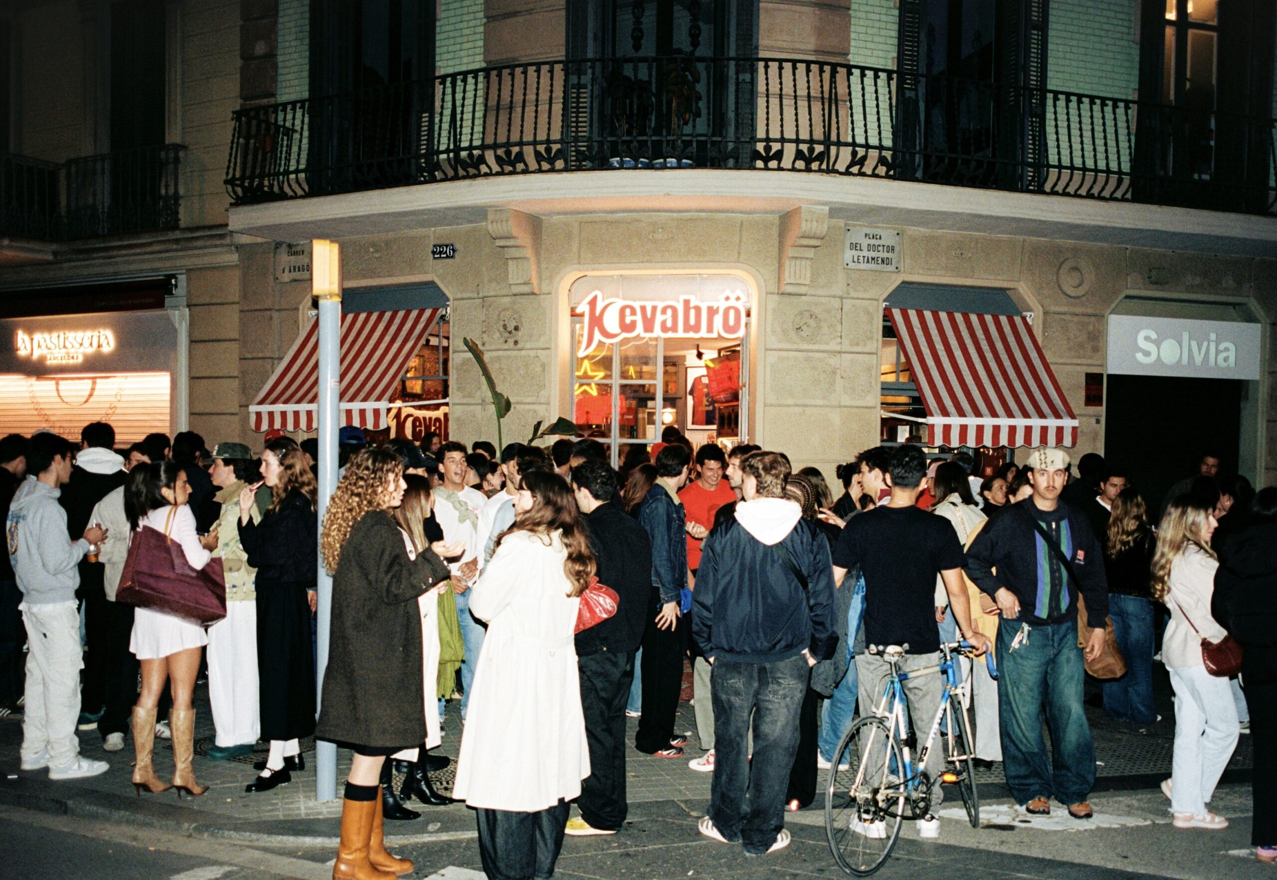 KevaBrö, ahora también en Sants ‘making kebab sucio again’