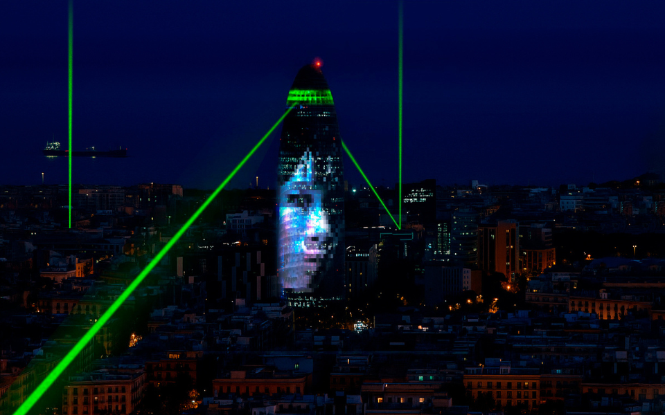 Laser Faces: este finde la ciudad parecerá una peli de ciencia ficción