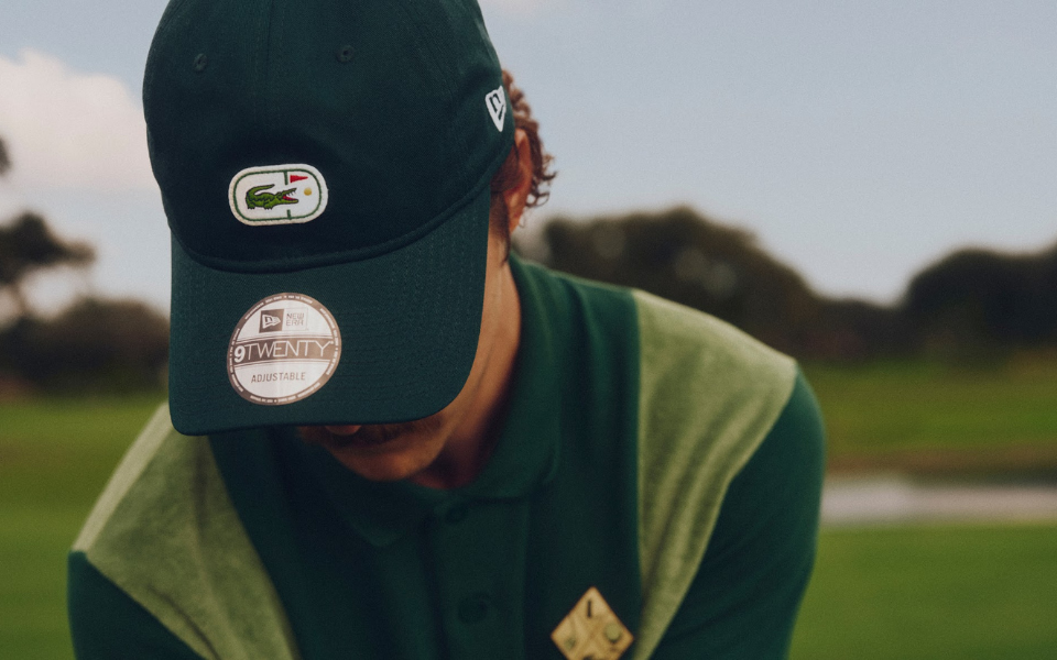 Lacoste x New Era: El drop que lleva el golf a las calles a base de gorra