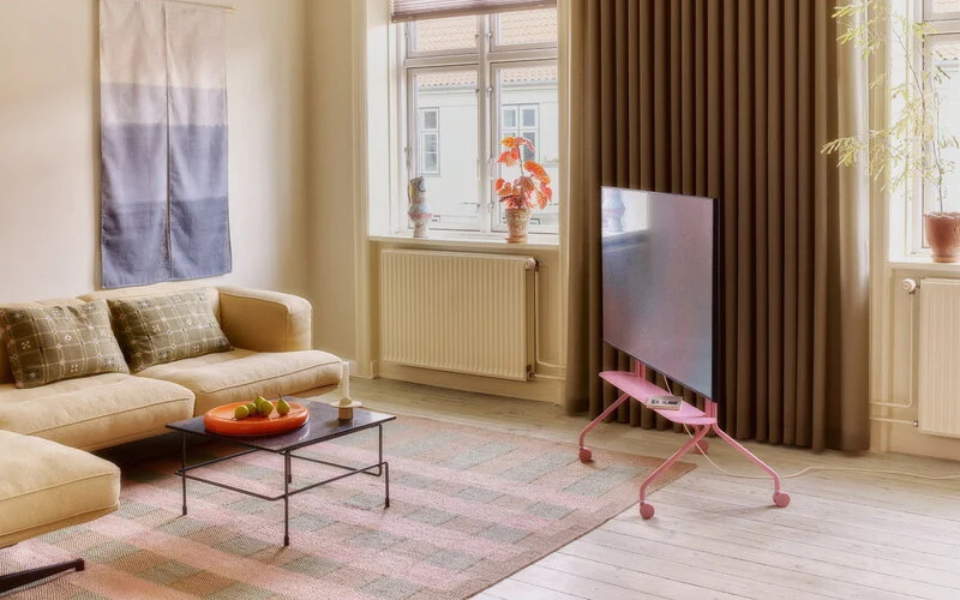 Pedestal: De ocultar cables a presumir de pantalla