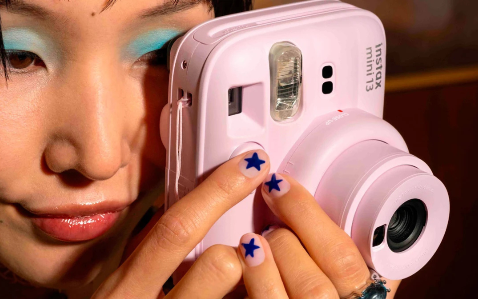 El verano se captura en analógico con instax mini 13