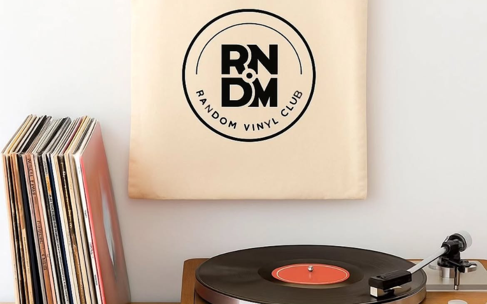 Random Vinyl Club: pasa del algoritmo y deja que los expertos te sorprendan