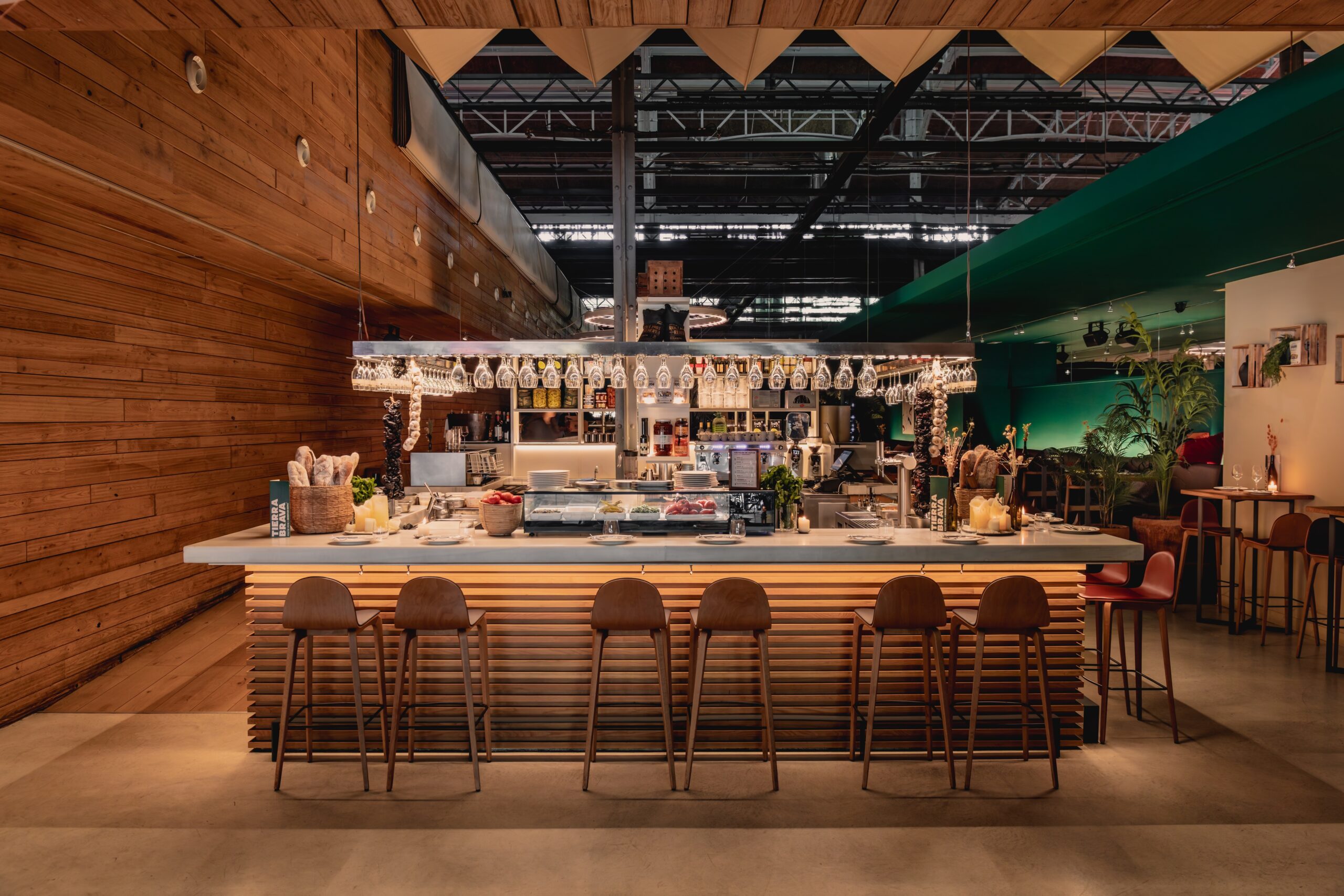 La nueva etapa de Tierra Brava: cocina de mercado, brasa y arroces para compartir